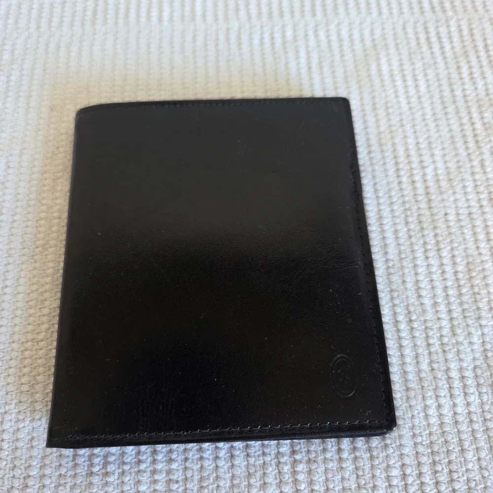 St. George Mens Black Leather Bifold Wallet with ID Window and Card Inserts